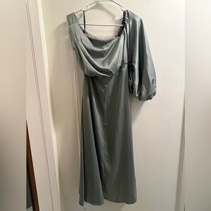 Petite Sage Satin One Sleeve Balloon Midi Dress.  🥑🍈 Sz: US 4